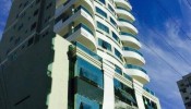 APARTAMENTO 3 SUTES NO MIOLO DE MEIA PRAIA !!