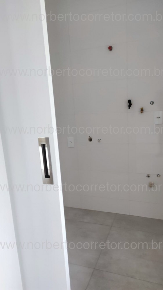 APARTAMENTO 04 SUTES QUADRA MAR ITAPEMA SC 