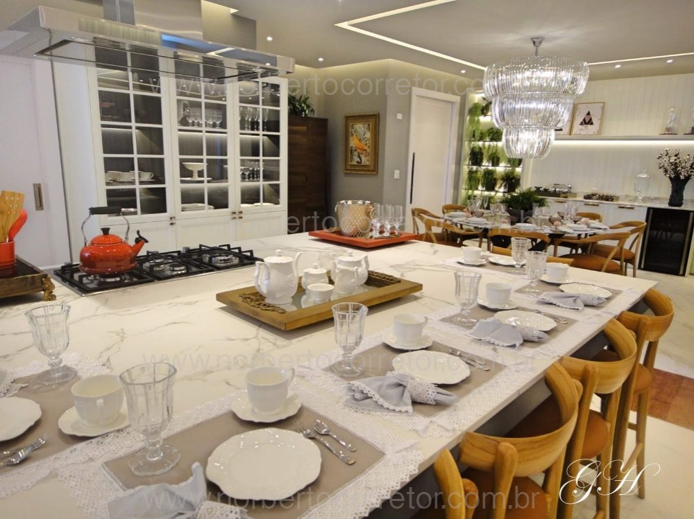 APARTAMENTO FRENTE MAR NO CENTRO DE ITAPEMA 