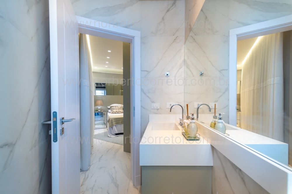 APARTAMENTO FRENTE MAR NO CENTRO DE ITAPEMA 