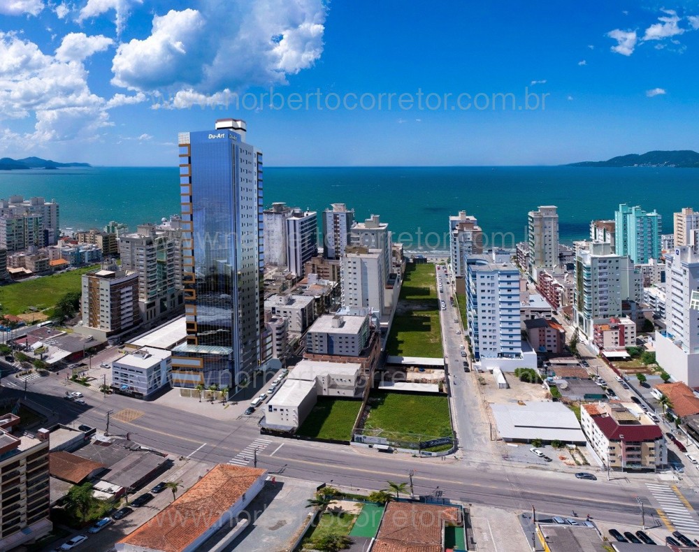 APARTAMENTO A VENDA NA QUADRA MAR DE MEIA PRAIA