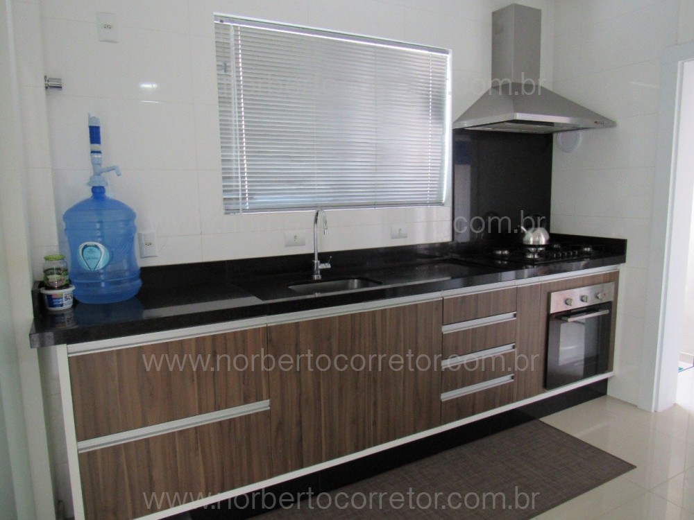 APARTAMENTO 3 SUTES NO MIOLO DE MEIA PRAIA !!