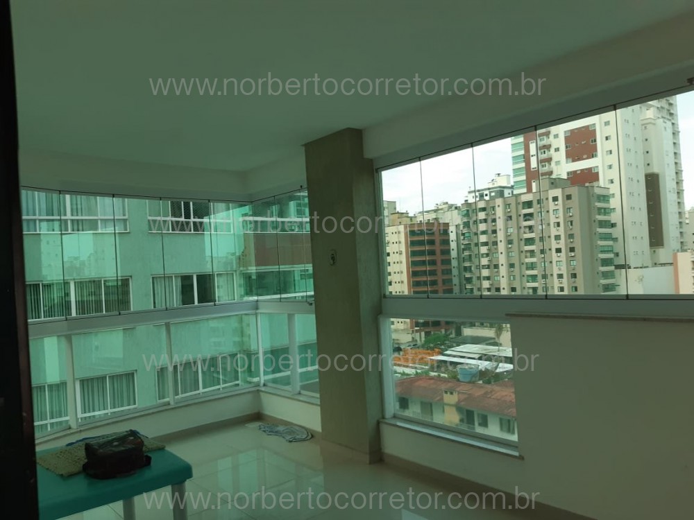APARTAMENTO 3 SUTES NO MIOLO DE MEIA PRAIA !!