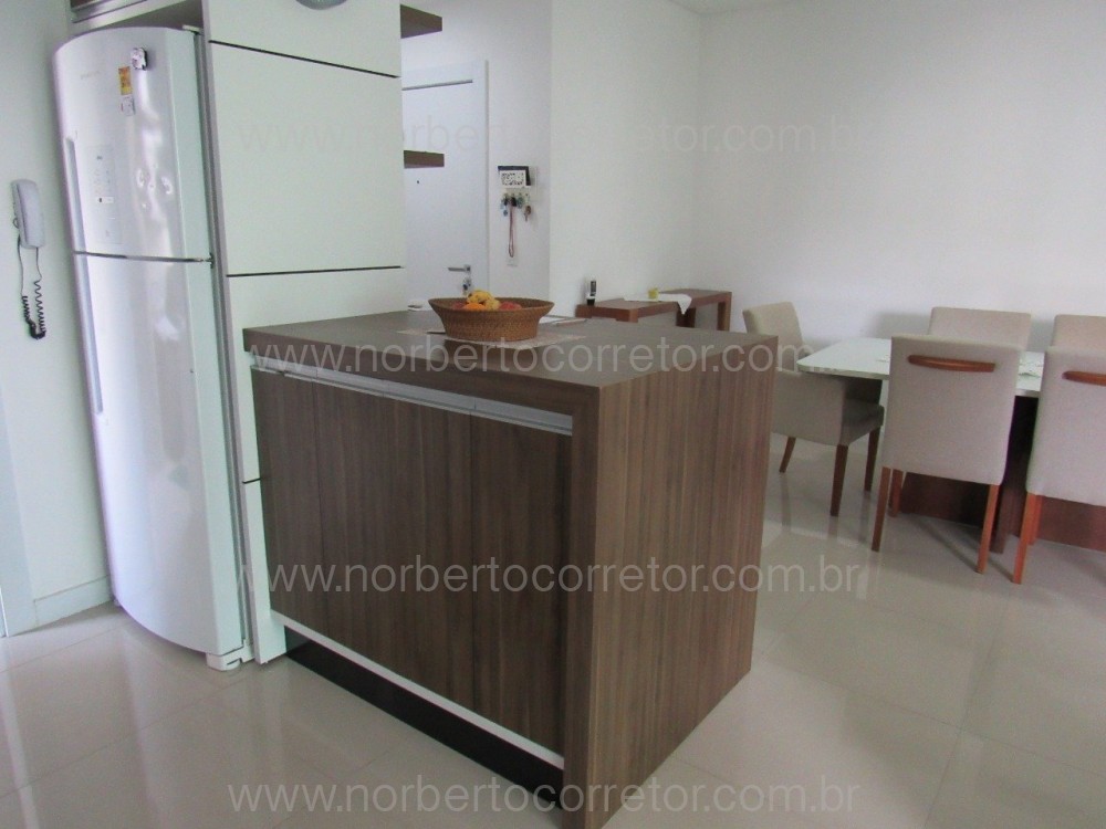 APARTAMENTO 3 SUTES NO MIOLO DE MEIA PRAIA !!