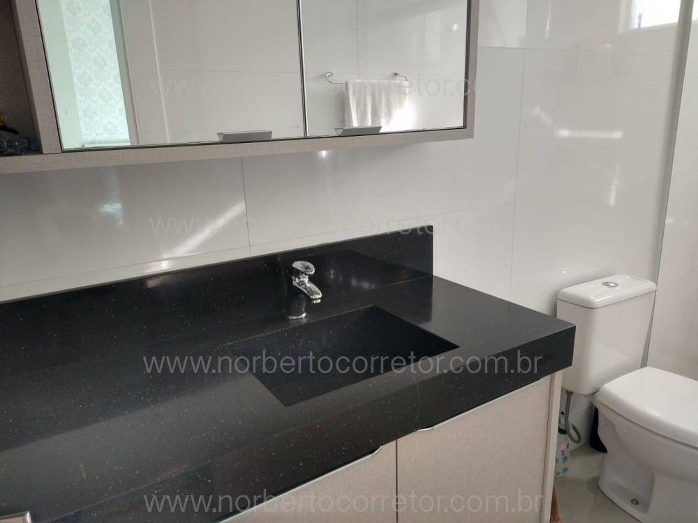 Apartamento 3 dormitrios mobiliado em Meia Praia 