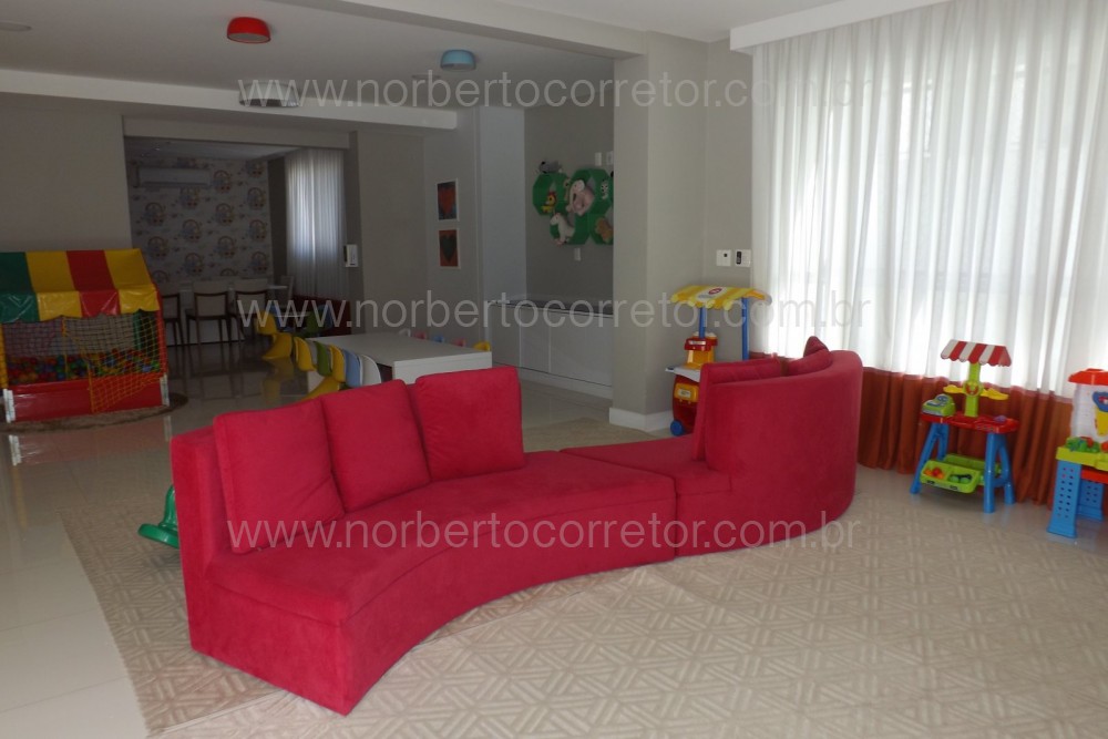 Apartamento 3 dormitrios mobiliado em Meia Praia 