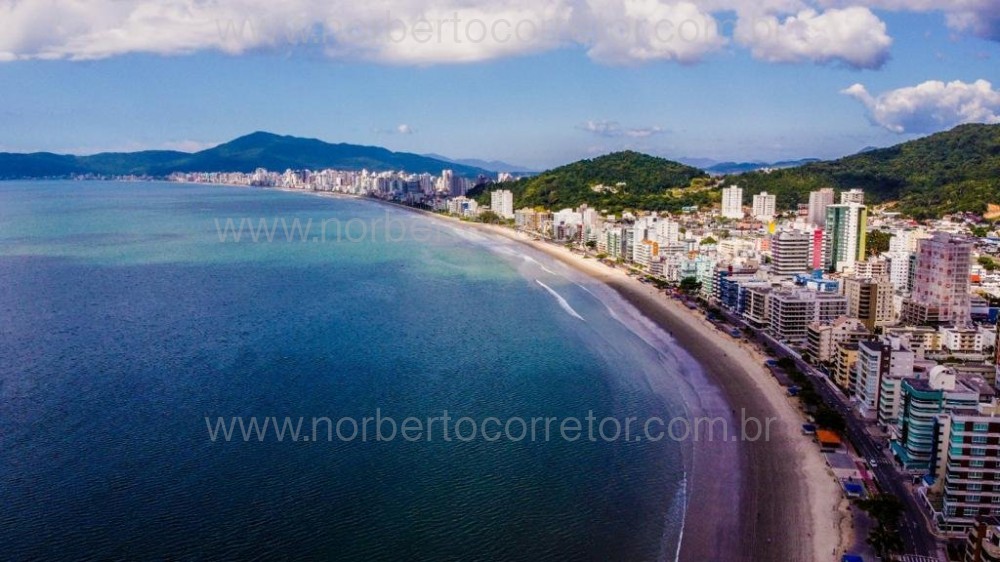 Cobertura finamente mobiliada, Meia Praia, Itapema