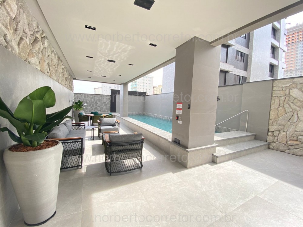 APARTAMENTO 03 SUTES NA QUADRA MAR DE MEIA PRAIA