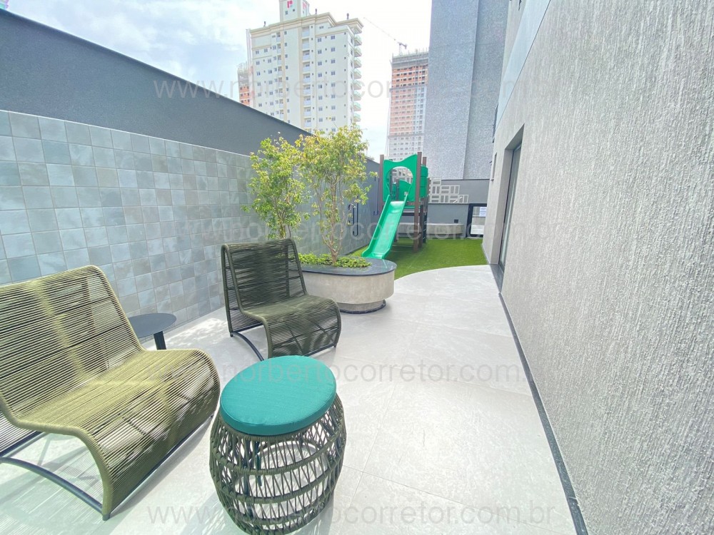 APARTAMENTO 03 SUTES NA QUADRA MAR DE MEIA PRAIA