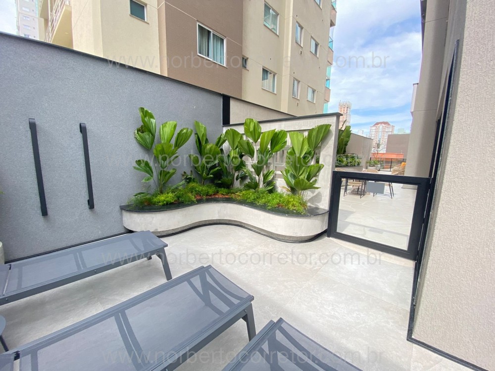 APARTAMENTO 03 SUTES NA QUADRA MAR DE MEIA PRAIA