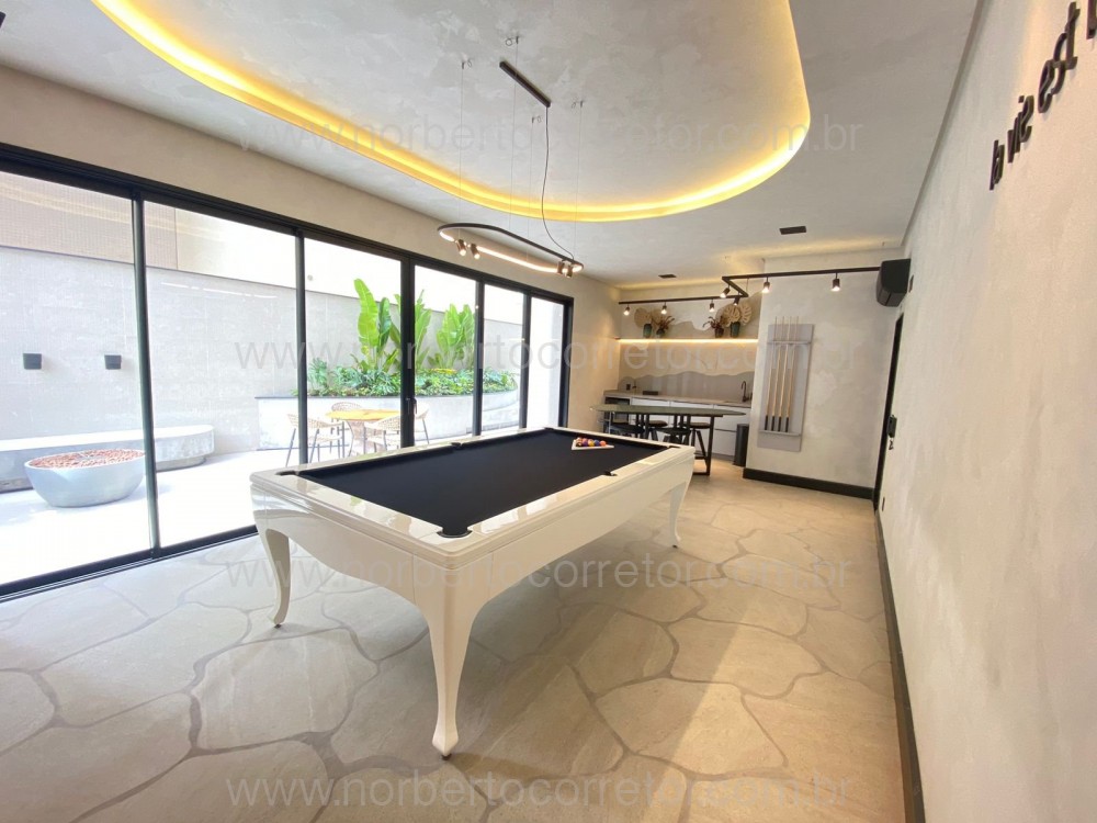 APARTAMENTO 03 SUTES NA QUADRA MAR DE MEIA PRAIA