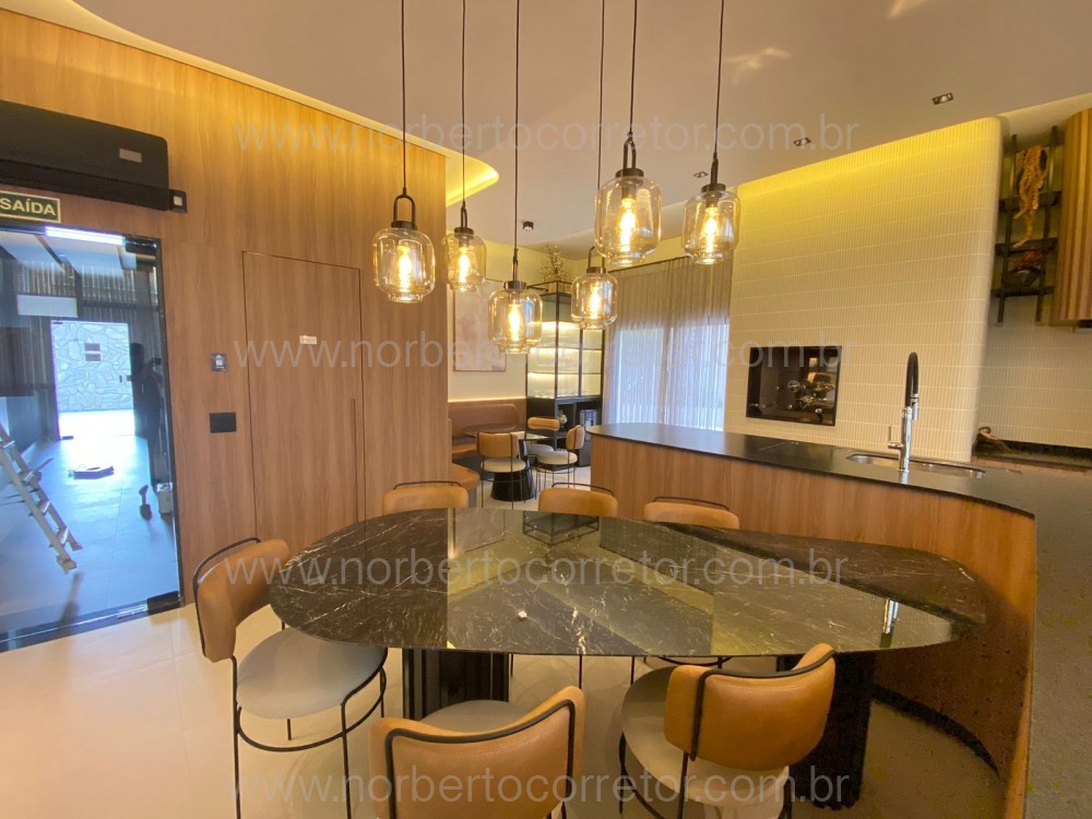 APARTAMENTO 03 SUTES NA QUADRA MAR DE MEIA PRAIA