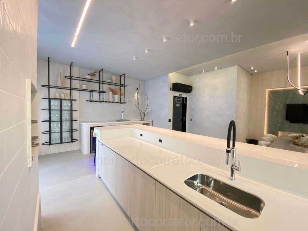 APARTAMENTO 03 SUTES NA QUADRA MAR DE MEIA PRAIA