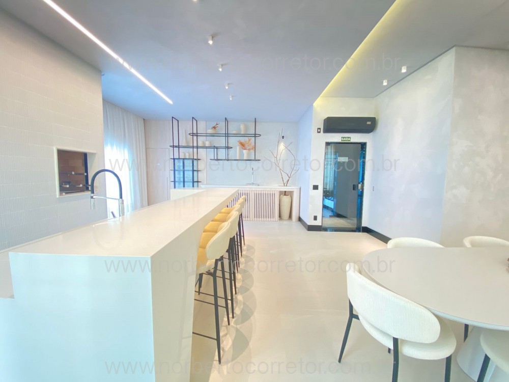 APARTAMENTO 03 SUTES NA QUADRA MAR DE MEIA PRAIA