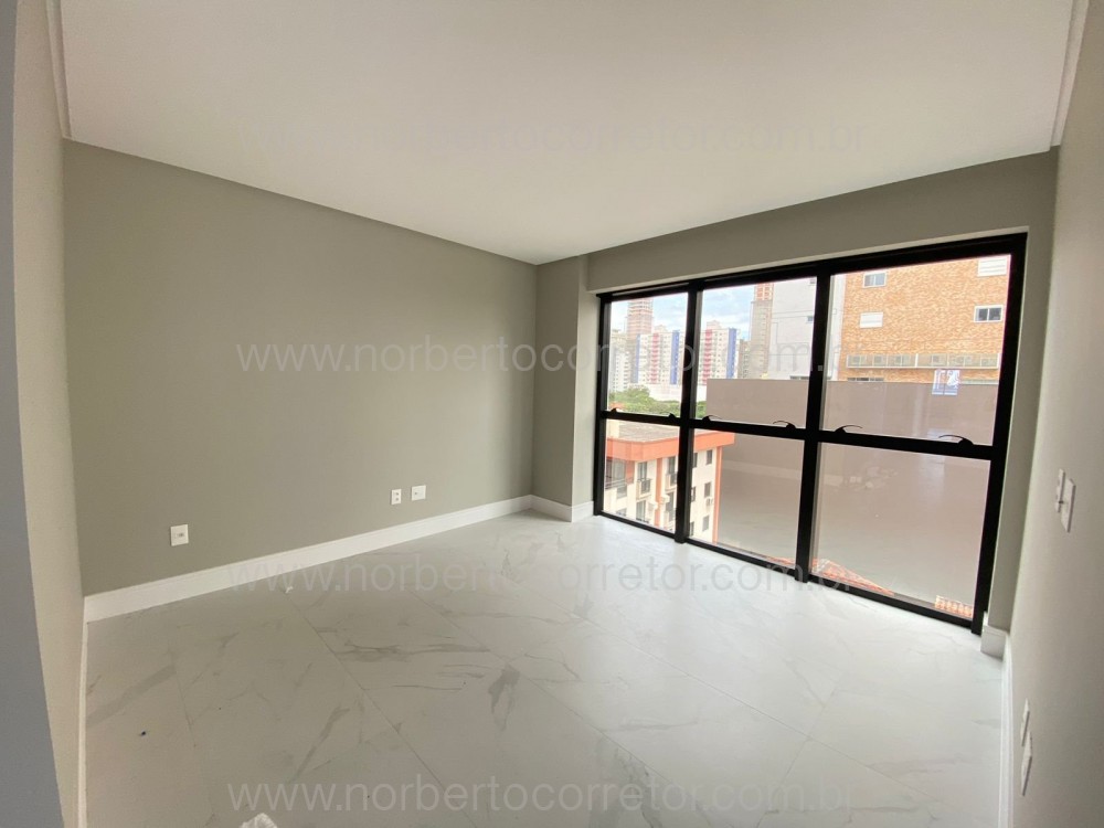 APARTAMENTO 03 SUTES NA QUADRA MAR DE MEIA PRAIA