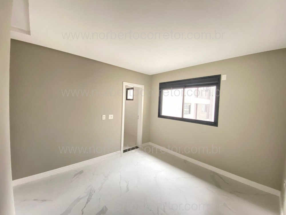 APARTAMENTO 03 SUTES NA QUADRA MAR DE MEIA PRAIA