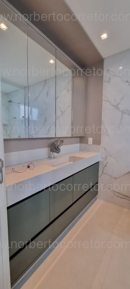 Apartamento de Alto Padro, Quadra Mar, Itapema SC