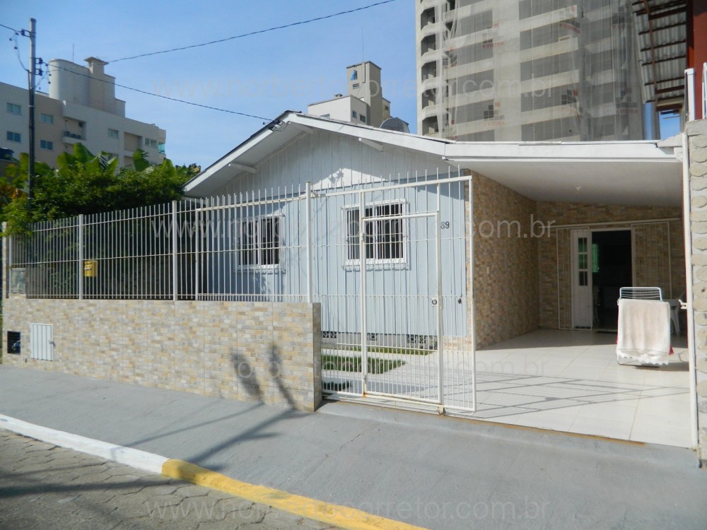 CASA COM PISCINA TEMPORADA MEIA PRAIA 