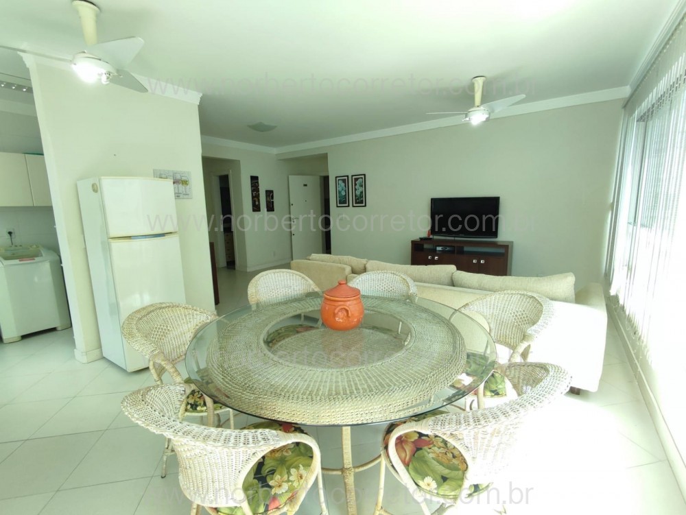 Apartamento 3 dormitrios, quadra mar Itapema SC 