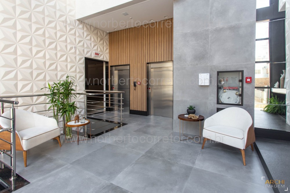 APARTAMENTO A VENDA NA QUADRA MAR DE MEIA PRAIA