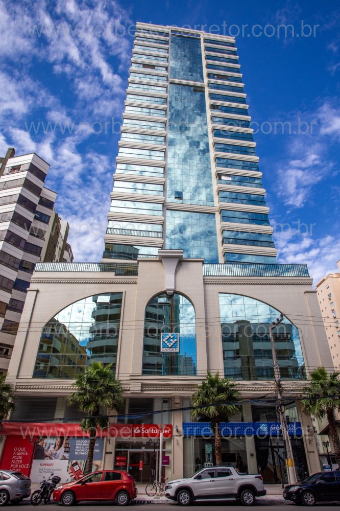 APARTAMENTO FRENTE AVENIDA - 04 SUITES