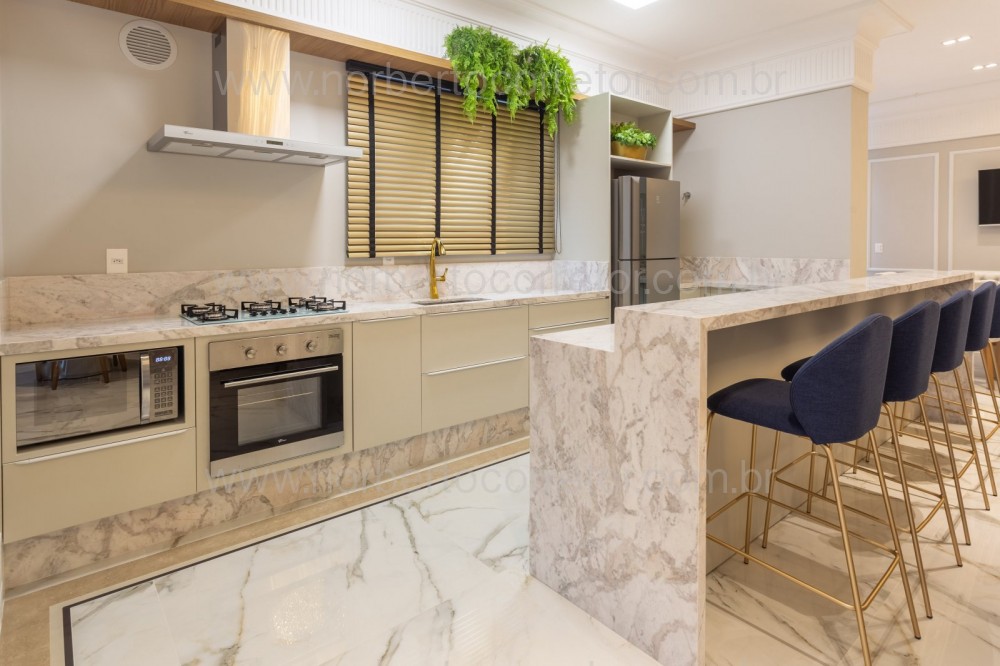 APARTAMENTO FRENTE AVENIDA - 04 SUITES