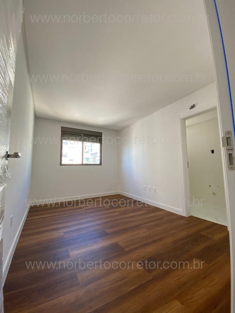 APARTAMENTO A VENDA NA QUADRA MAR DE MEIA PRAIA