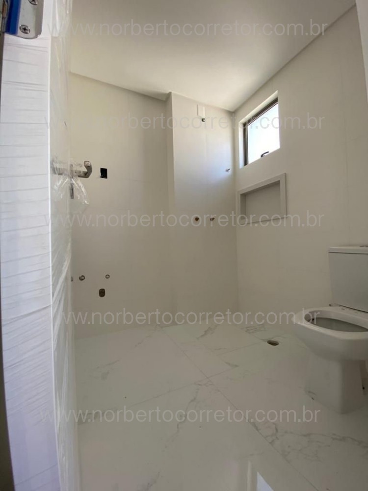 APARTAMENTO A VENDA NA QUADRA MAR DE MEIA PRAIA