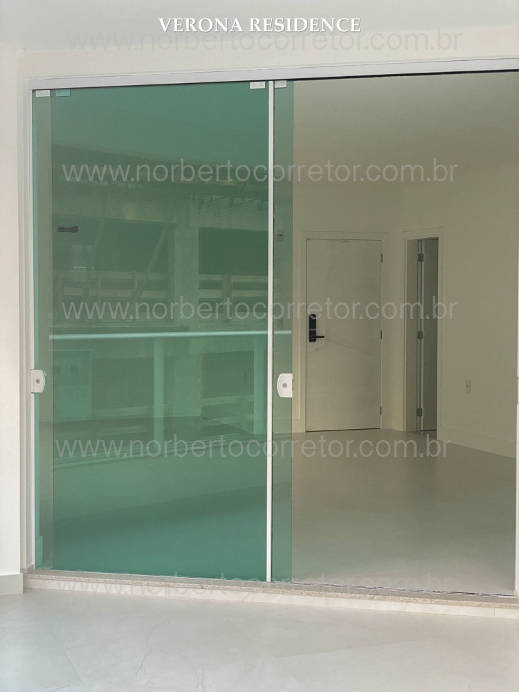 APARTAMENTO A VENDA NA QUADRA MAR DE MEIA PRAIA