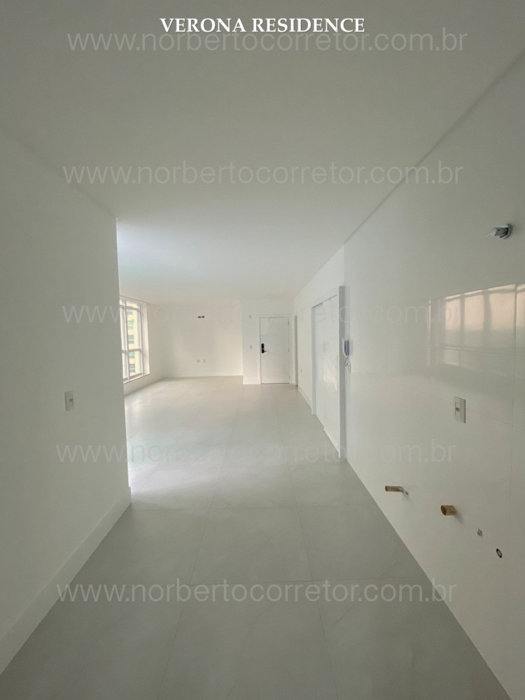 APARTAMENTO A VENDA NA QUADRA MAR DE MEIA PRAIA