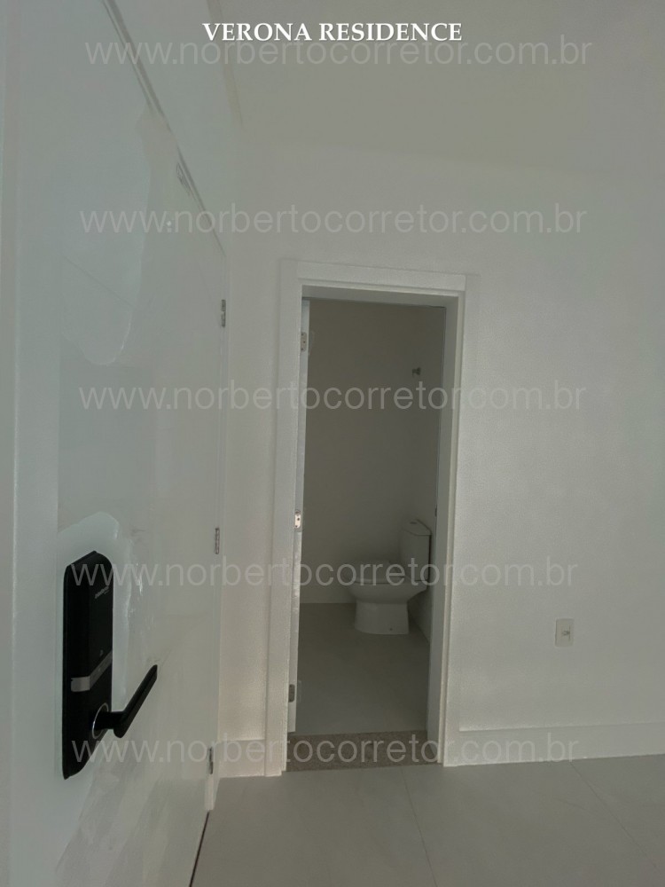 APARTAMENTO A VENDA NA QUADRA MAR DE MEIA PRAIA