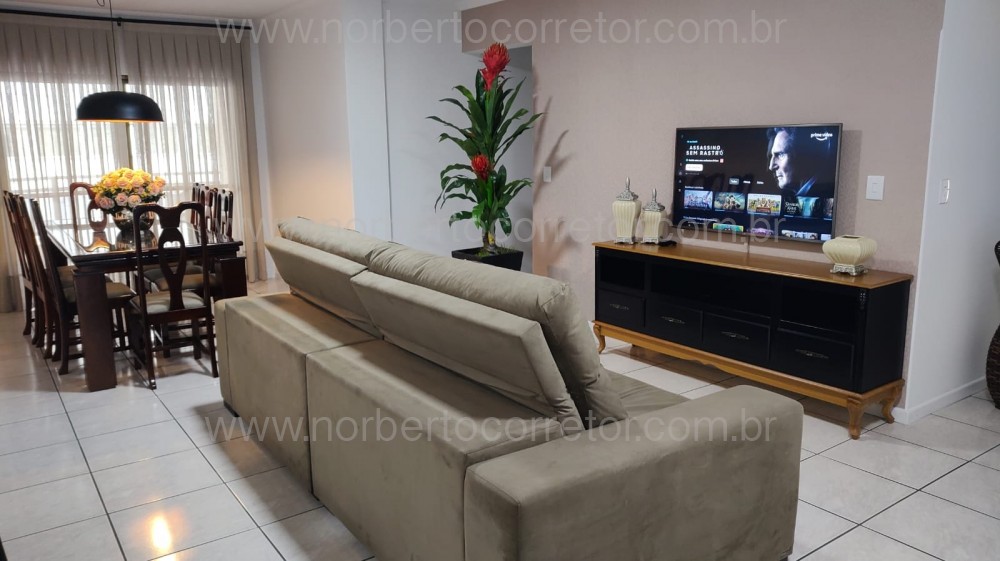 Apartamento 3 dormitrios, quadra mar Itapema SC 