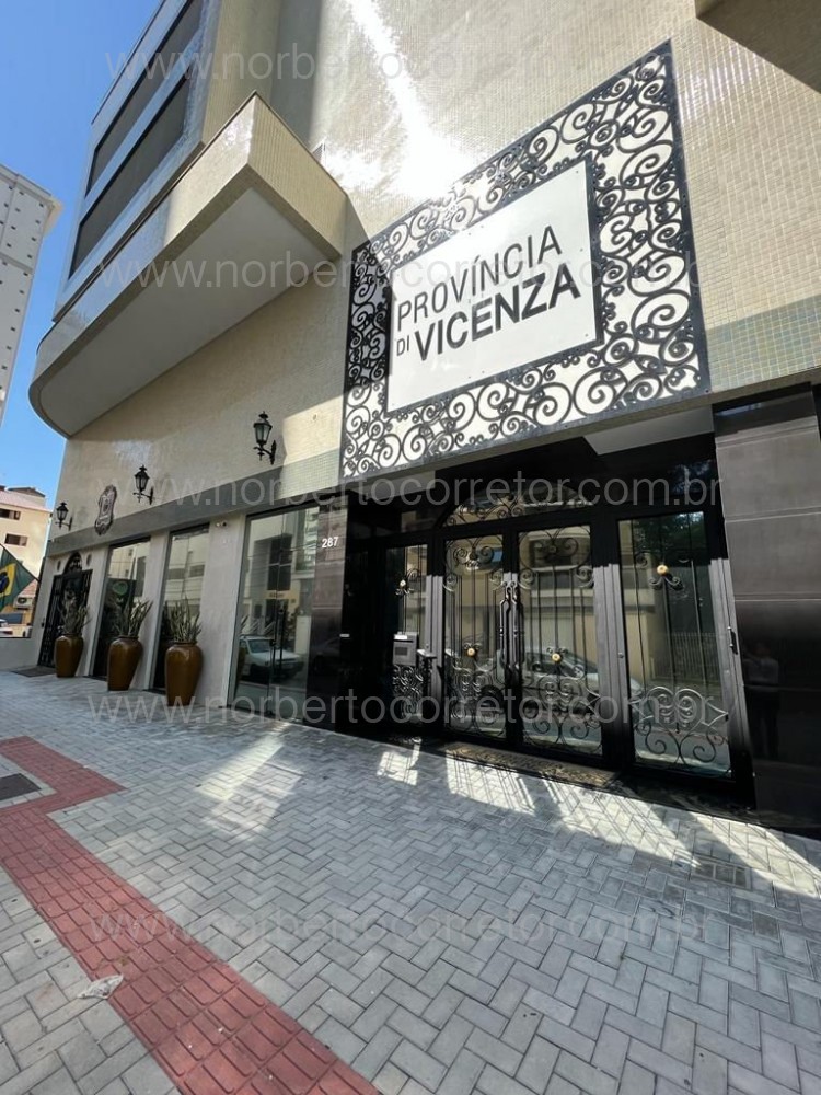 APARTAMENTO MOBILIADO A VENDA EM MEIA PRAIA 