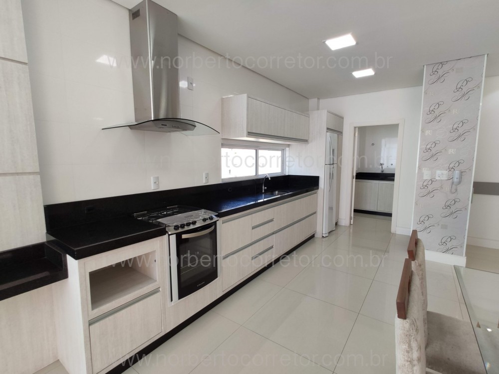 APARTAMENTO MOBILIADO A VENDA EM MEIA PRAIA 