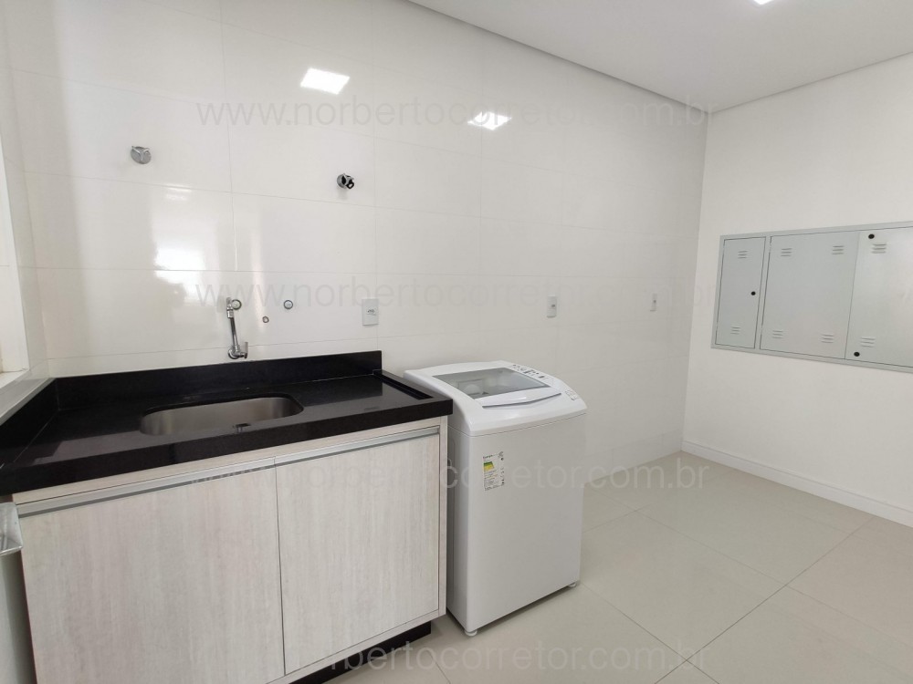 APARTAMENTO MOBILIADO A VENDA EM MEIA PRAIA 