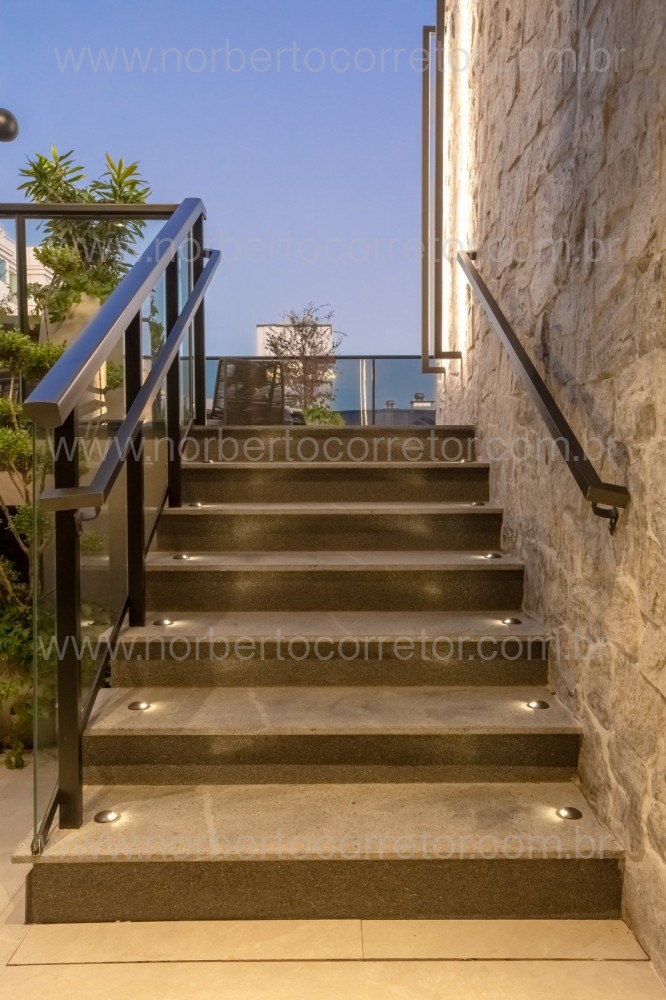 APARTAMENTO 03 SUTES A VENDA EM MEIA PRAIA