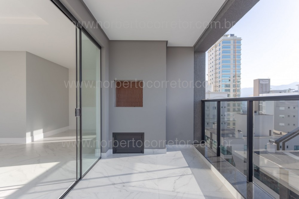 APARTAMENTO 03 SUTES A VENDA EM MEIA PRAIA