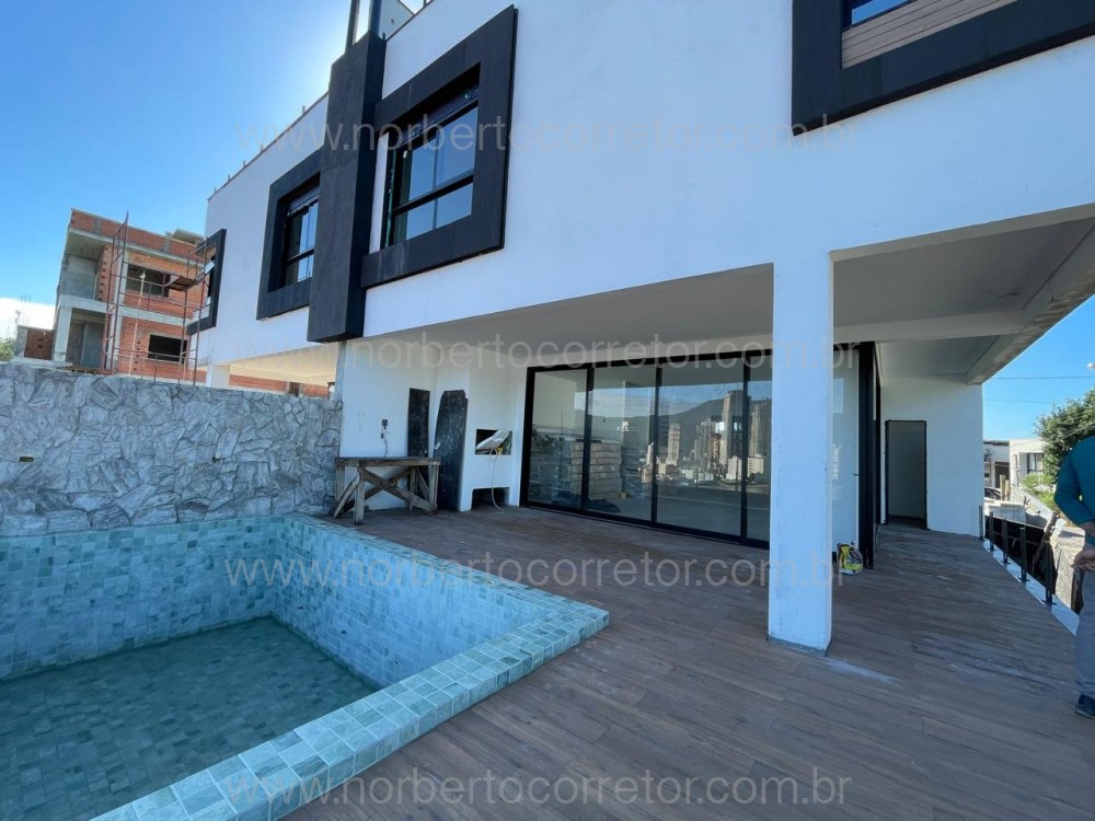 CASA NO CANTO DA PRAIA ITAPEMA  4 SUTES 