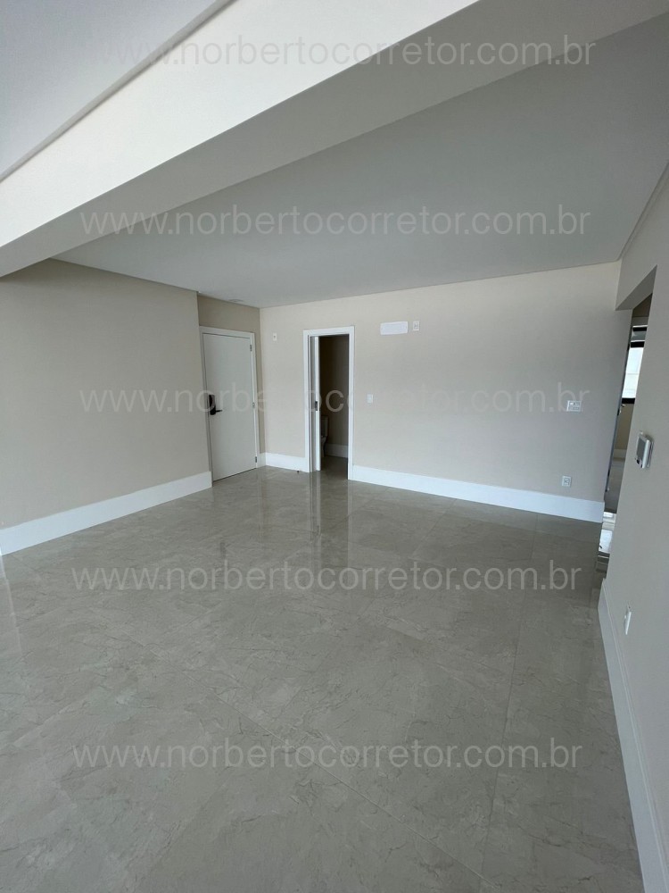 APARTAMENTO A VENDA FRENTE MAR EM MEIA PRAIA 