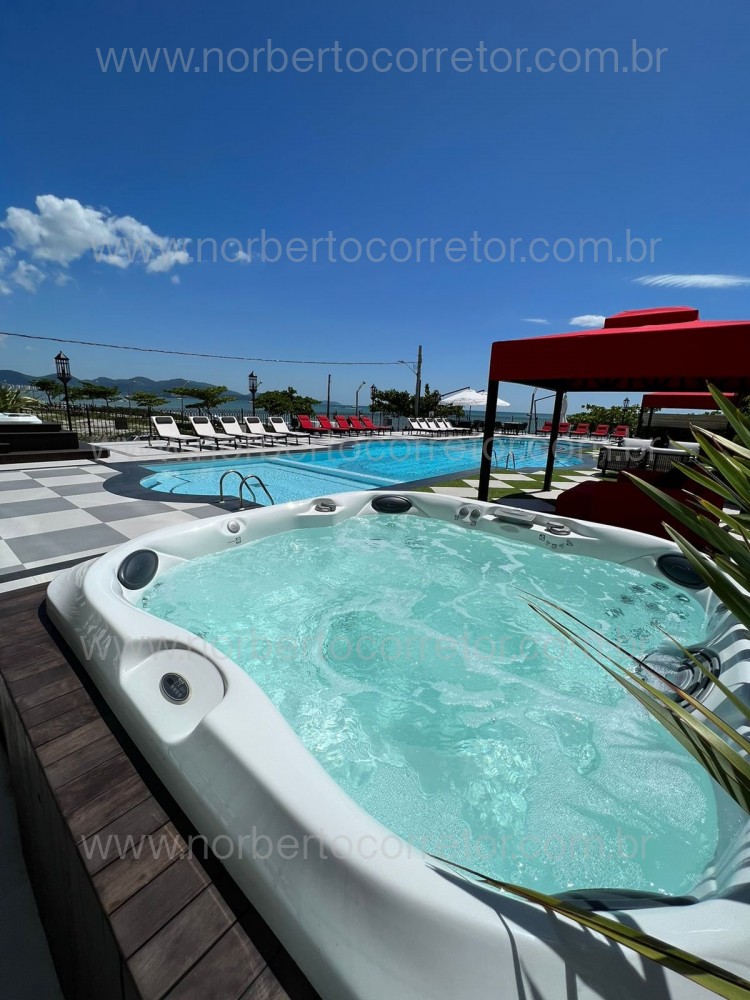 APARTAMENTO A VENDA FRENTE MAR EM MEIA PRAIA 