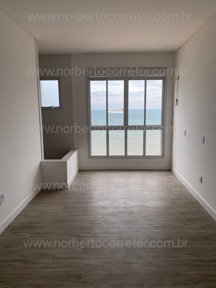 APARTAMENTO NA QUADRA MAR MEIA PRAIA | 3 SUTES 