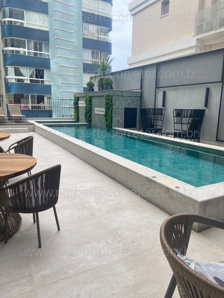 APARTAMENTO NA QUADRA MAR MEIA PRAIA | 4 SUTES 