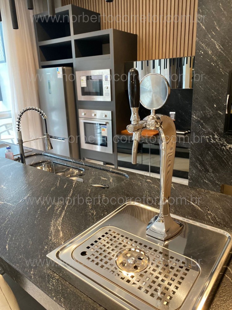 APARTAMENTO NA QUADRA MAR MEIA PRAIA | 4 SUTES 