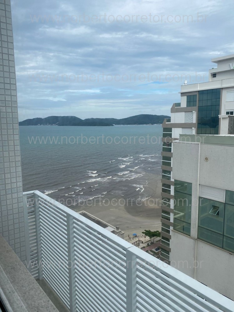 APARTAMENTO NA QUADRA MAR MEIA PRAIA | 4 SUTES 