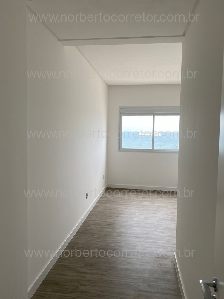 APARTAMENTO NA QUADRA MAR MEIA PRAIA | 4 SUTES 