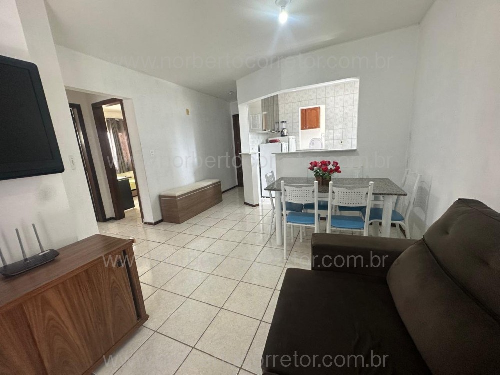 Apartamento 2 dormit�rios quadra mar, Itapema SC 