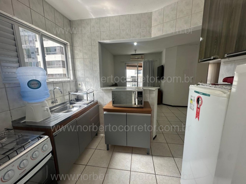 Apartamento 2 dormit�rios quadra mar, Itapema SC 