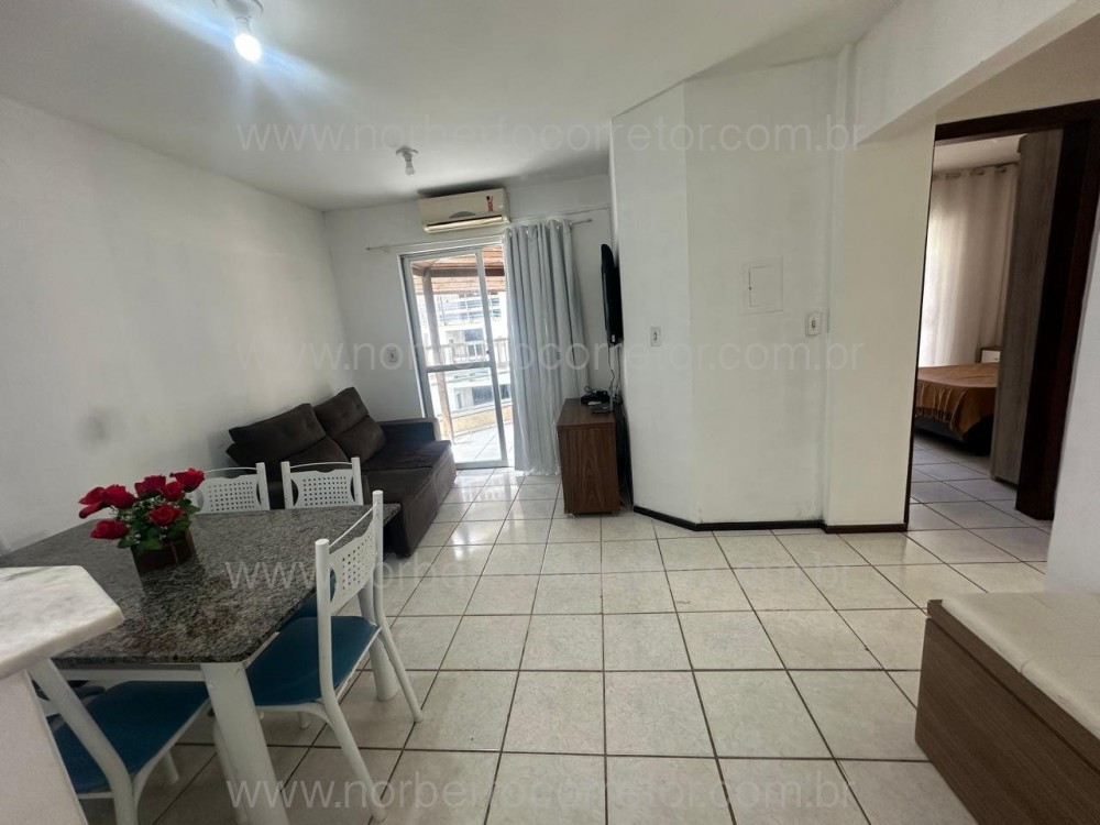 Apartamento 2 dormit�rios quadra mar, Itapema SC 
