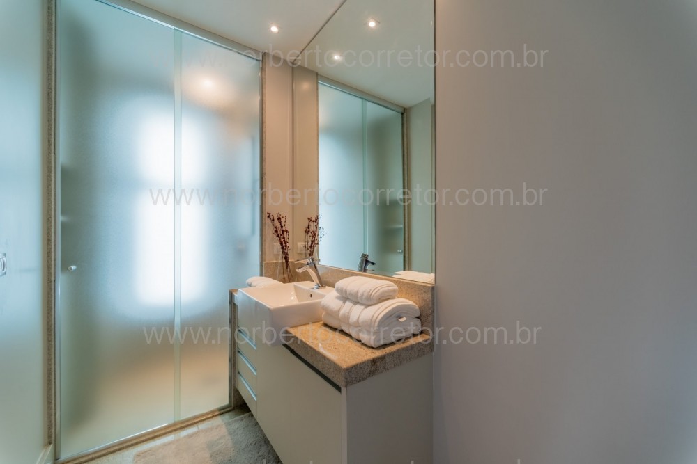 APARTAMENTO A VENDA NA PRAIA BRAVA | 4 SUTES 