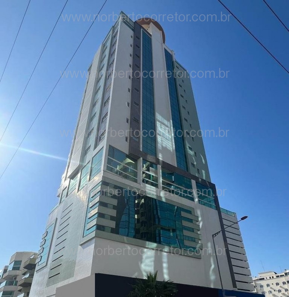 APARTAMENTO 03 SUTES QUADRA MAR EM MEIA PRAIA 